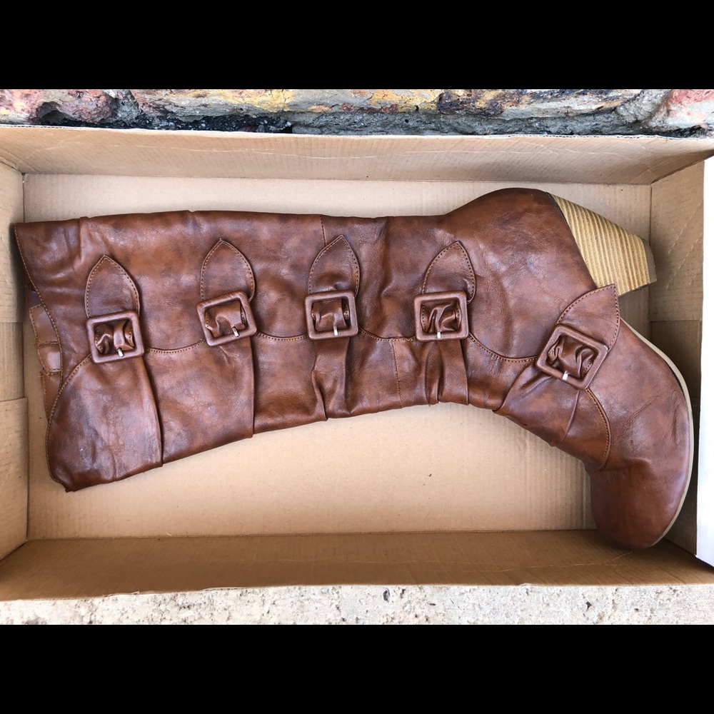 Boots - Picture 6 of 8